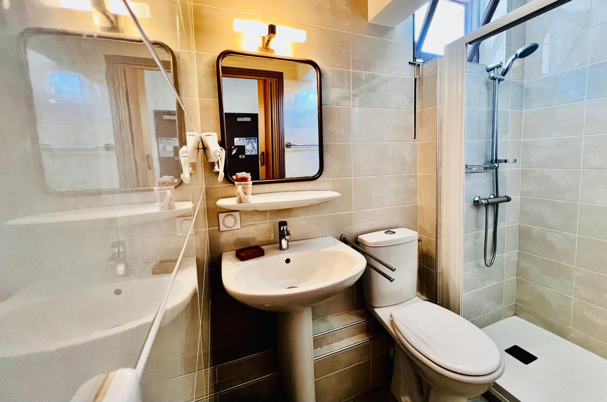 L'Escoundillou Hotel Saint-Jacques-des-Blats Eksteriør billede